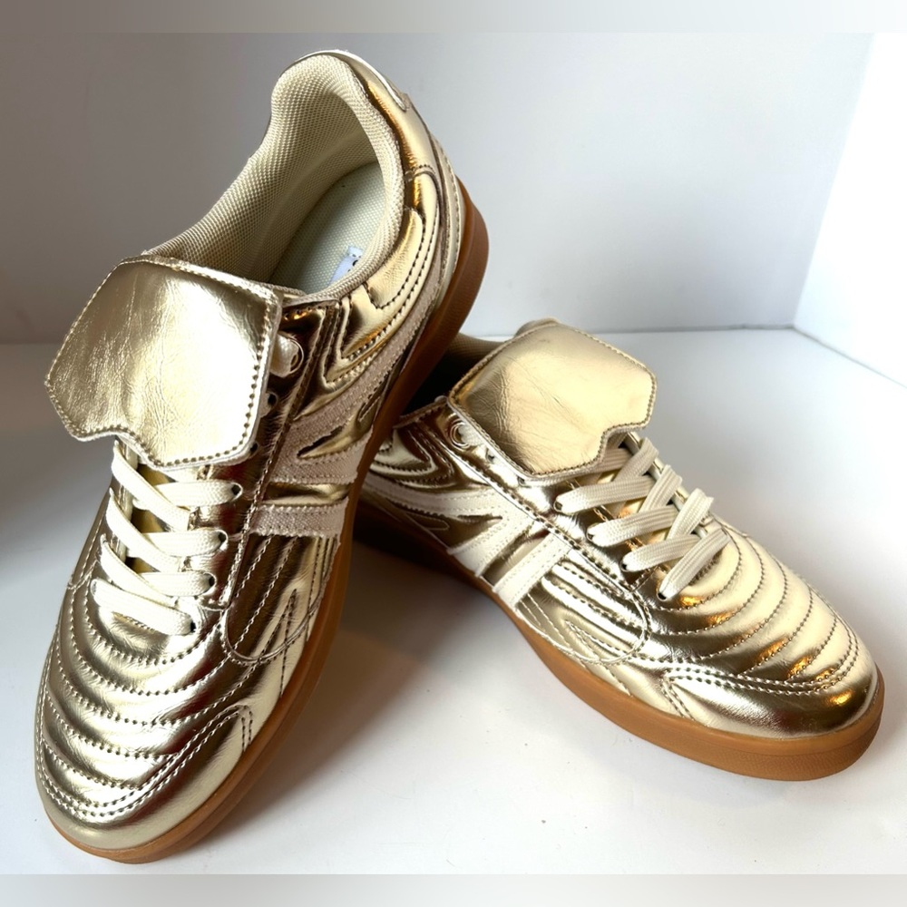 NWOT Steve Madden Gold Metallic Low Top Sneakers Women’s Size 8 (Madrid)